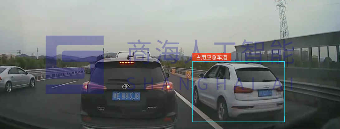 占用應(yīng)急車道(圖1)